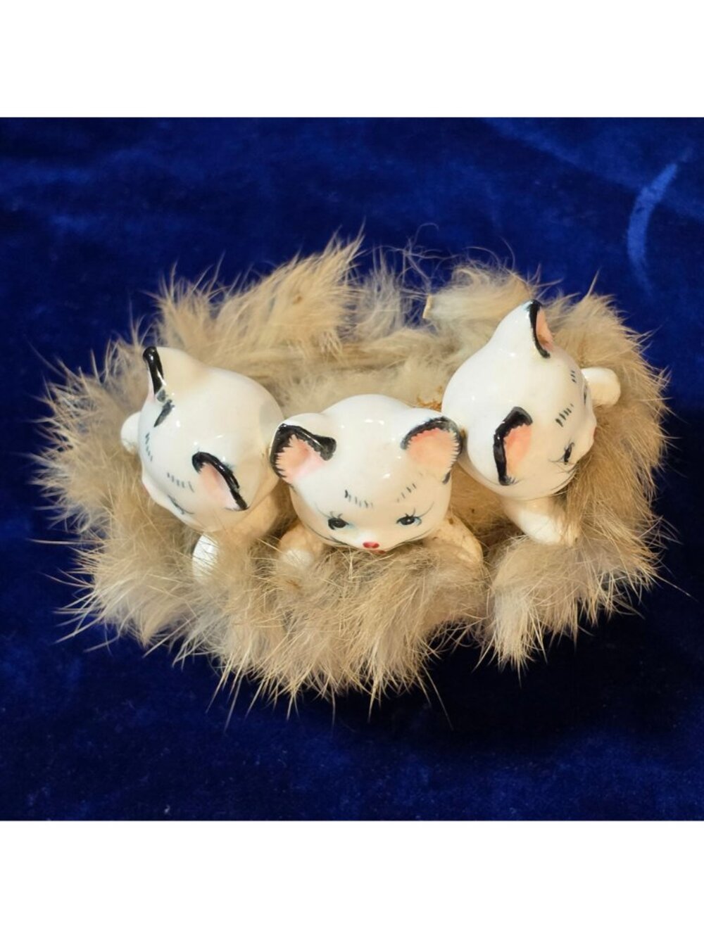 VTG 1950s Kitschy Ceramic 3 Kittens in Pink Basket Figurine Real Rabbit Fur Japa - Picture 5 of 13